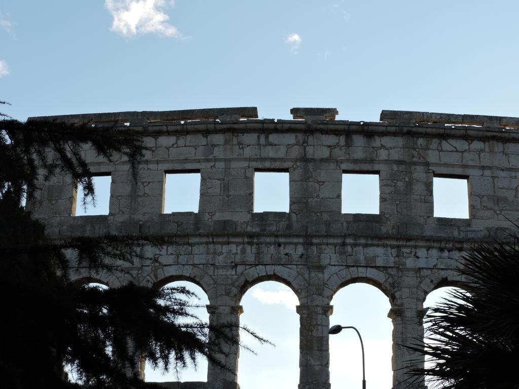 Studio In Pula Center エクステリア 写真