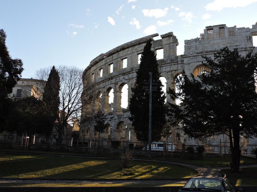 Studio In Pula Center エクステリア 写真
